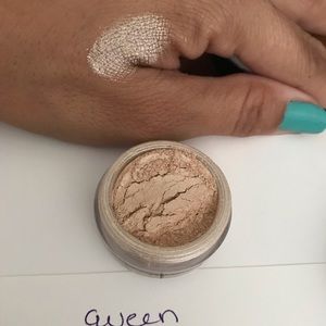 Bare minerals loos shadow “queen Phyllis”